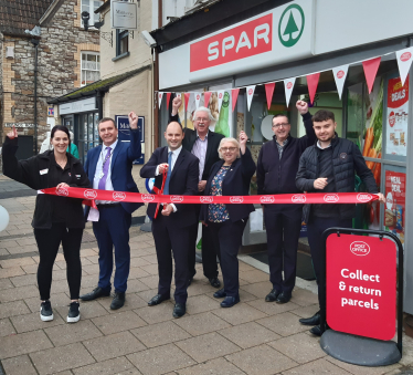 MP “cuts the ribbon” at Post Office