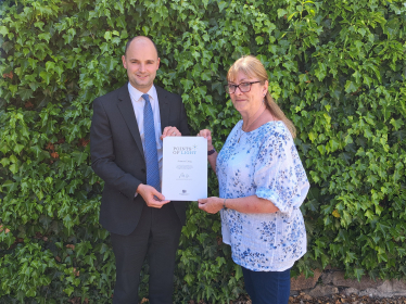 Jeanne Long receiving her Point of Light Award from Luke Hall MP 